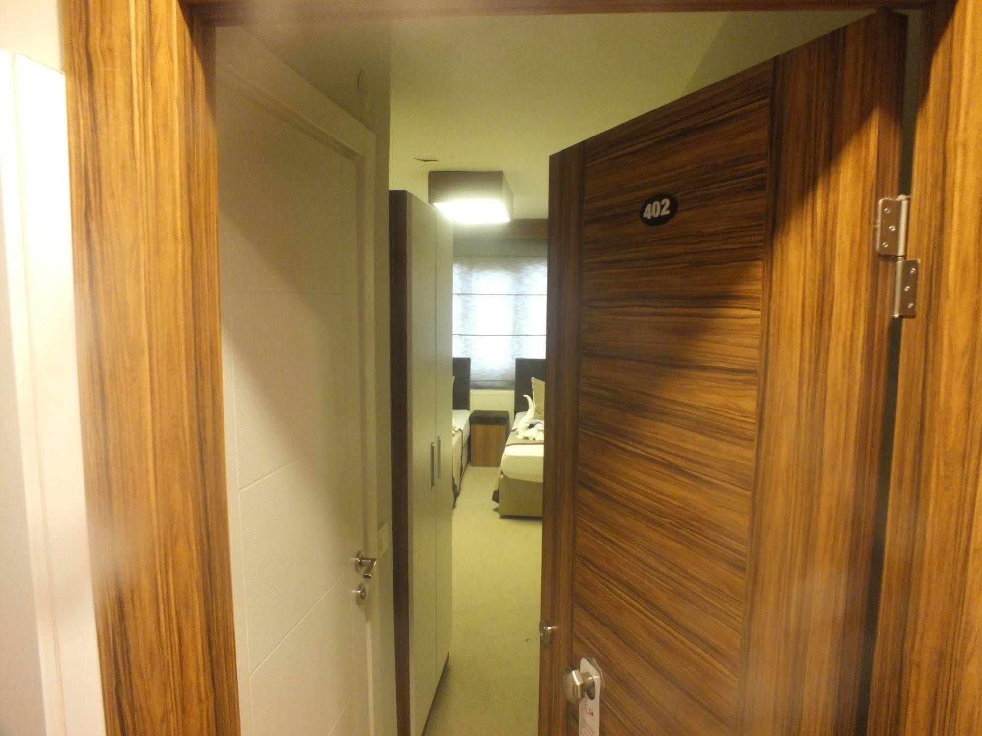 Emirtimes Hotel Kadikoey Istanbul Exterior foto
